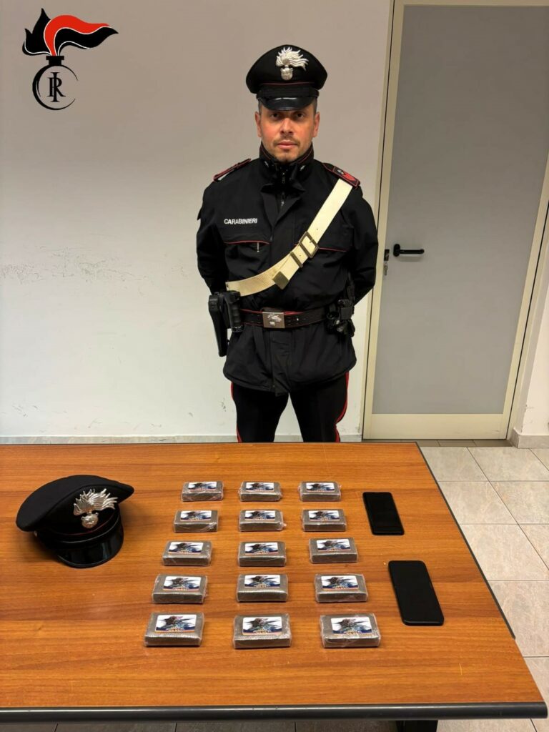 19.05.25 COMUNICATO STAMPA . Almenno San Bartolomeo persona arrestata per detenzione ai fini di spaccio 19.05.25 COMUNICATO STAMPA . Almenno San Bartolomeo persona arrestata per detenzione ai fini di spaccio