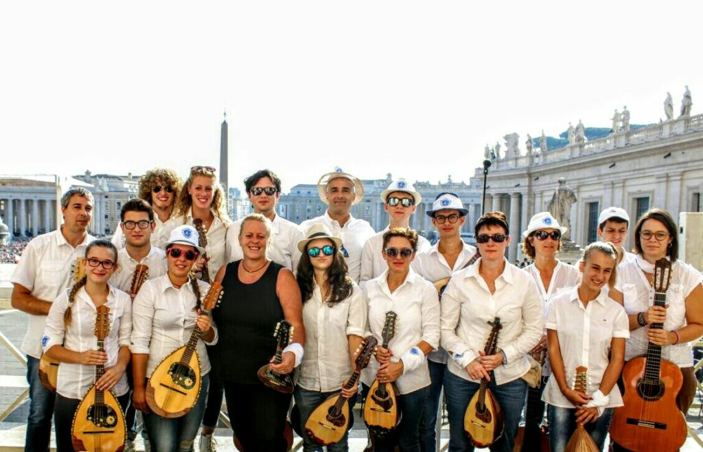 A Leffe Mandolinistica in concerto nella chiesa di San Martino A Leffe Mandolinistica in concerto nella chiesa di San Martino