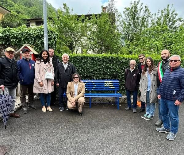 A Pezzaze la prima panchina europea della Valtrompia festa giovani e cittadinanza attiva A Pezzaze la prima panchina europea della Valtrompia festa giovani e cittadinanza attiva