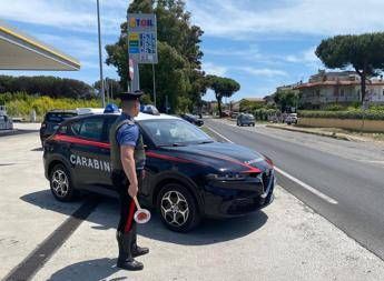 Ardea rapina a distributore benzinaio ucciso a coltellate. E caccia ai criminali Ardea rapina a distributore benzinaio ucciso a coltellate. E caccia ai criminali
