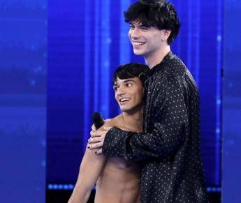 Ascolti tv finale Amici domina prime time domenica Ascolti tv finale Amici domina prime time domenica