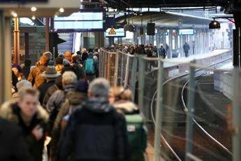 Attacco con coltello alla stazione di Amburgo 39enne sospetta ammette Sono stata io Attacco con coltello alla stazione di Amburgo 39enne sospetta ammette Sono stata io
