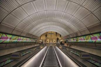 Blackout paralizza la metro di Londra tre linee sospese e ritardi su altre sei Blackout paralizza la metro di Londra tre linee sospese e ritardi su altre sei