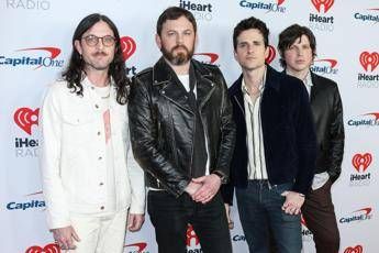 Caleb Followill ko unfortunio per il frontman dei Kings of Leon tour annullato Caleb Followill ko unfortunio per il frontman dei Kings of Leon tour annullato