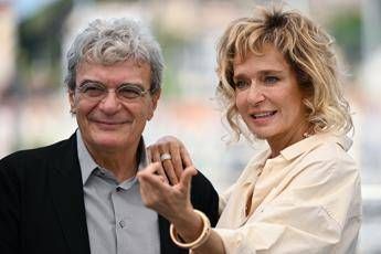 Cannes 7 minuti di applausi per Fuori di Mario Martone Cannes 7 minuti di applausi per Fuori di Mario Martone