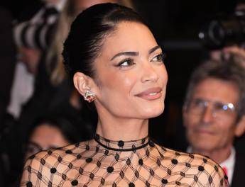Cannes per Elodie eleganza e gusto retro nel primo red carpet da attrice Cannes per Elodie eleganza e gusto retro nel primo red carpet da attrice