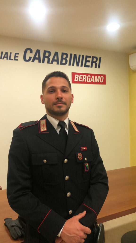 Carabiniere salva donna Fontana esempio di coraggio e umanita Carabiniere salva donna Fontana esempio di coraggio e umanita