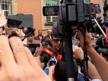 Caso Garlasco Corona show davanti alla procura di Pavia Caso Garlasco Corona show davanti alla procura di Pavia