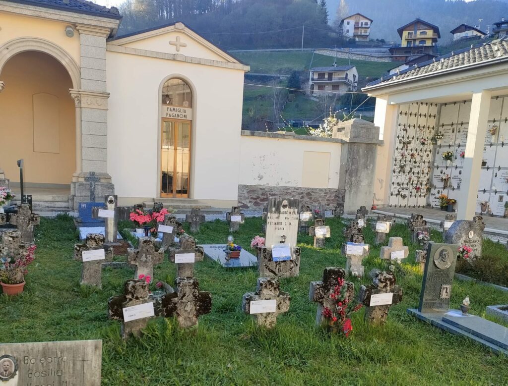 Ce posta per te a Moio de Calvi il cimitero diventa un ufficio postale Ce posta per te a Moio de Calvi il cimitero diventa un ufficio postale