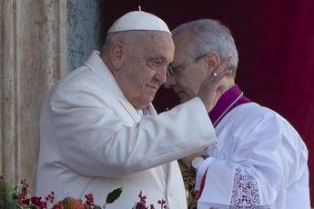 Conclave al via corteo di San Nicola a Bari avra la voce di papa Francesco Conclave al via corteo di San Nicola a Bari avra la voce di papa Francesco