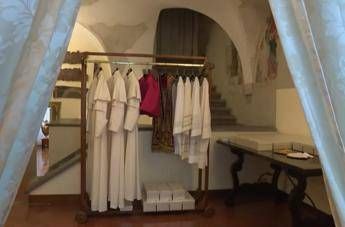Conclave la Stanza delle Lacrime primo rifugio del Papa appena eletto
