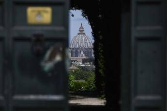 Conclave la fumata e bianca la Chiesa ha un nuovo Papa Conclave la fumata e bianca la Chiesa ha un nuovo Papa