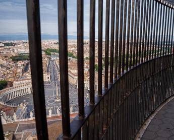 Conclave maxi piano sicurezza agenti in campo e sistemi anti drone le misure prima e dopo la fumata bianca Conclave maxi piano sicurezza agenti in campo e sistemi anti drone le misure prima e dopo la fumata bianca