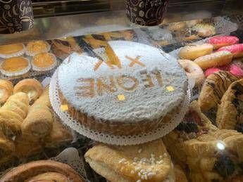 Dalla cheesecake alla torta vegana i dolci omaggi a Papa Leone XIV Dalla cheesecake alla torta vegana i dolci omaggi a Papa Leone XIV