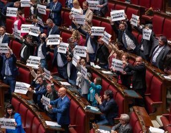 Dl sicurezza via libera della Camera. Protesta opposizioni in Aula Decreto paura Dl sicurezza via libera della Camera. Protesta opposizioni in Aula Decreto paura