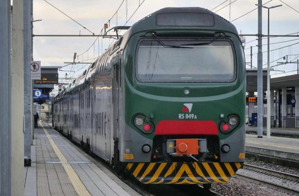 Ferrovie disagi su Salerno Reggio Calabria ritardi e treni soppressi Ferrovie disagi su Salerno Reggio Calabria ritardi e treni soppressi