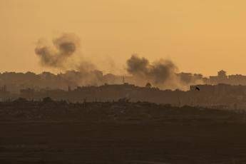 Gaza raid israeliani nella notte 44 morti Gaza raid israeliani nella notte 44 morti