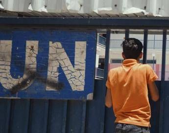 Gerusalemme manifestanti israeliani fanno irruzione in compound Unrwa Gerusalemme manifestanti israeliani fanno irruzione in compound Unrwa