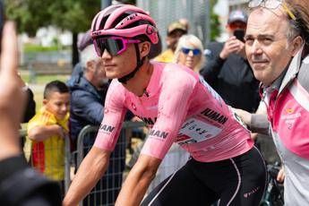 Giro dItalia 2025 Del Toro soffre ma rimane in rosa la classifica aggiornata Giro dItalia 2025 Del Toro soffre ma rimane in rosa la classifica aggiornata