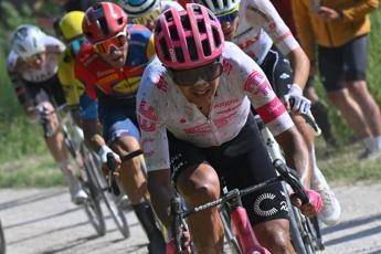 Giro dItalia Carapaz vince in fuga lundicesima tappa. Del Toro resta in maglia rosa Giro dItalia Carapaz vince in fuga lundicesima tappa. Del Toro resta in maglia rosa