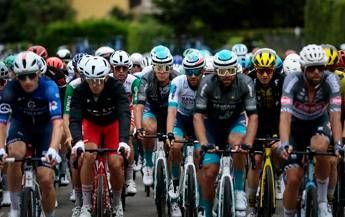 Giro dItalia a Groves la sesta tappa. Pedersen resta in maglia rosa Giro dItalia a Groves la sesta tappa. Pedersen resta in maglia rosa