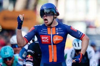 Giro dItalia a van Uden la quarta tappa in volata. Pedersen resta in maglia rosa Giro dItalia a van Uden la quarta tappa in volata. Pedersen resta in maglia rosa