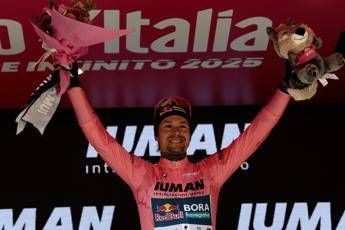 Giro dItalia ad Ayuso la settima tappa. Roglic torna in maglia rosa Giro dItalia ad Ayuso la settima tappa. Roglic torna in maglia rosa