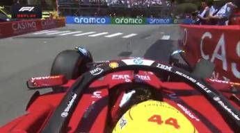 Hamilton incidente a Monaco colpisce le barriere e una gomma si stacca Video Hamilton incidente a Monaco colpisce le barriere e una gomma si stacca Video