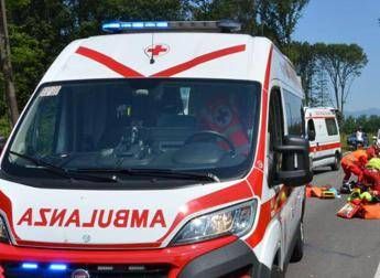 Incidente a Lucca scooter travolto da unauto a Capannori muore ragazza di 17 anni Incidente a Lucca scooter travolto da unauto a Capannori muore ragazza di 17 anni