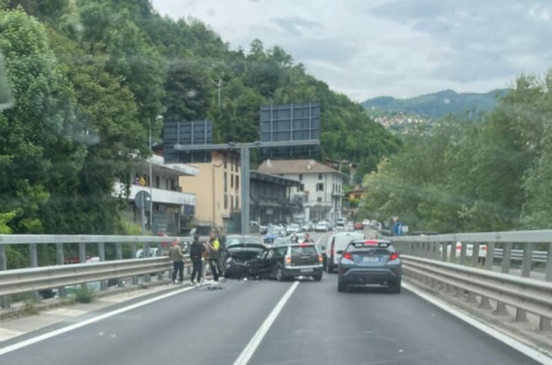 Incidente ad Albino allimbocco della superstrada allaltezza di Cene sei persone coinvolte scaled Incidente ad Albino allimbocco della superstrada allaltezza di Cene sei persone coinvolte scaled