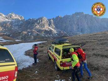 Incidente in montagna escursionista precipita in un canale nel bellunese e muore Incidente in montagna escursionista precipita in un canale nel bellunese e muore