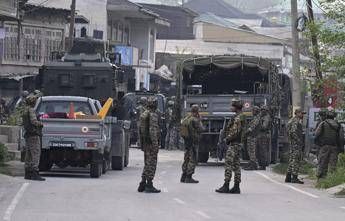India attacca il Pakistan raid contro siti terroristici 26 morti