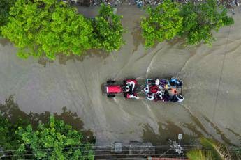 India piogge torrenziali 50 morti a Nuova Delhi e nel nord India piogge torrenziali 50 morti a Nuova Delhi e nel nord