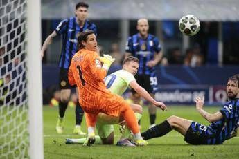 Inter Barcellona Inigo Martinez sputa ad Acerbi dopo il gol del 2 0 Video Inter Barcellona Inigo Martinez sputa ad Acerbi dopo il gol del 2 0 Video