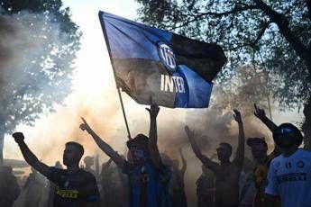 Inter Psg tensione tra tifosi a Monaco scontri in metro e con la polizia Video Inter Psg tensione tra tifosi a Monaco scontri in metro e con la polizia Video