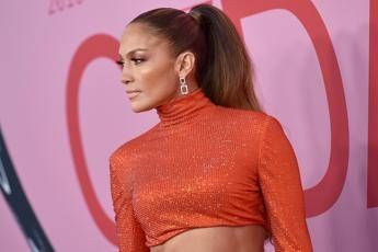 Jennifer Lopez in concerto a Lucca il 21 luglio 1.400 euro per un selfie Jennifer Lopez in concerto a Lucca il 21 luglio 1.400 euro per un selfie