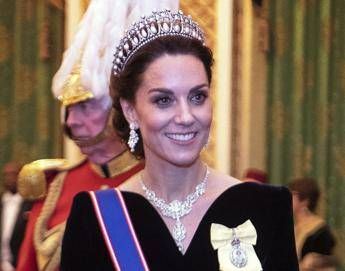 Kate e la visita di Stato di Macron cosa indossera e cose il Nodo degli innamorati Kate e la visita di Stato di Macron cosa indossera e cose il Nodo degli innamorati