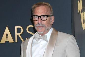 Kevin Costner scena di stupro non prevista sul set una stunt lo denuncia