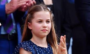 La principessa Charlotte compie 10 anni gli auguri di William e Kate con una foto inedita La principessa Charlotte compie 10 anni gli auguri di William e Kate con una foto inedita