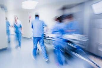 Lecce spara a moglie e poi si uccide donna morta in ospedale Lecce spara a moglie e poi si uccide donna morta in ospedale