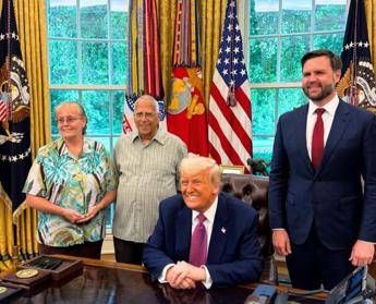 Louis Prevost il fratello di Papa Leone XIV nello Studio ovale da Trump Louis Prevost il fratello di Papa Leone XIV nello Studio ovale da Trump