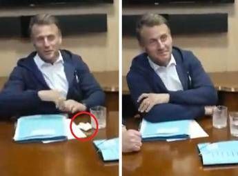 Macron il video e il sacchetto bianco la fake news sulla cocaina Macron il video e il sacchetto bianco la fake news sulla cocaina
