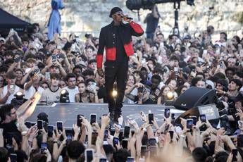 Morto a 31 anni Werenoi il rapper campione di vendite in Francia Morto a 31 anni Werenoi il rapper campione di vendite in Francia