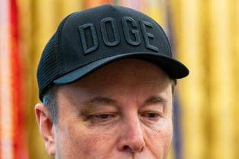 Musk occhio nero nella conferenza con Trump Un pugno di mio figlio Musk occhio nero nella conferenza con Trump Un pugno di mio figlio
