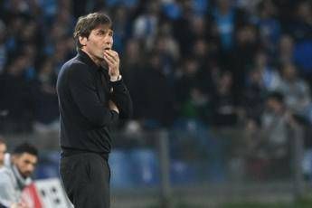 Napoli Esposito e DAmore chiedono a Conte di restare. Lui cita Gomorra Video Napoli Esposito e DAmore chiedono a Conte di restare. Lui cita Gomorra Video