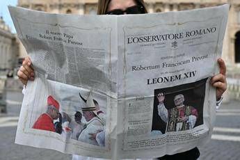 Papa Leone XIV messa sulla tomba di Pietro. Attesa per il Regina Coeli Papa Leone XIV messa sulla tomba di Pietro. Attesa per il Regina Coeli