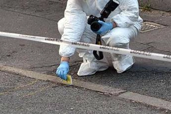 Parma grave donna accoltellata dal marito davanti ai figli lui scappa e si schianta con lauto Parma grave donna accoltellata dal marito davanti ai figli lui scappa e si schianta con lauto