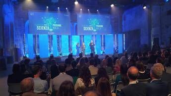 Pasinelli Fond. Diasorin Nostro obiettivo e creare cultura e cittadinanza scientifica con i giovani Pasinelli Fond. Diasorin Nostro obiettivo e creare cultura e cittadinanza scientifica con i giovani