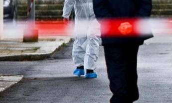 Prato 37enne ucciso a coltellate in strada fermati due giovani Prato 37enne ucciso a coltellate in strada fermati due giovani