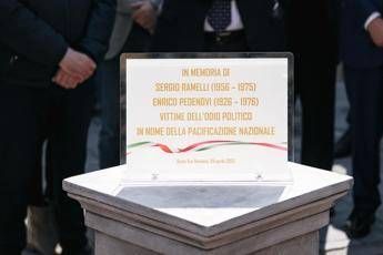Ramelli e Pedenovi vandalizzato a Sesto San Giovanni il monumento inaugurato da poco Ramelli e Pedenovi vandalizzato a Sesto San Giovanni il monumento inaugurato da poco